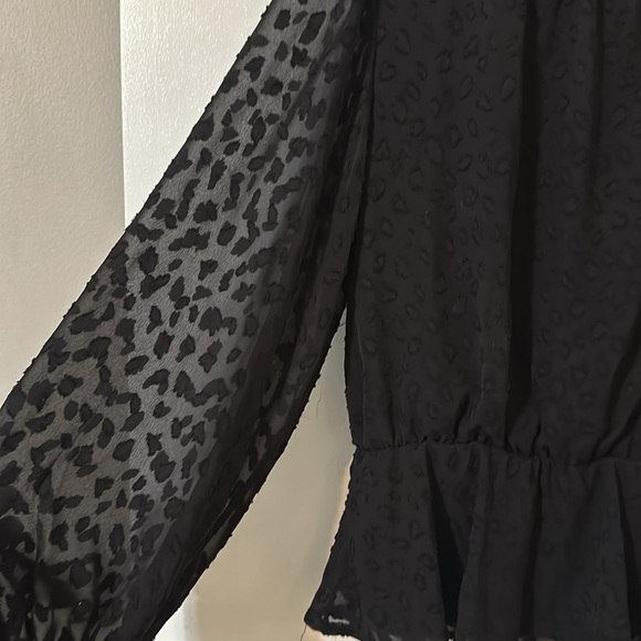 Sheer Peplum Leopard top - Picture 2 of 5